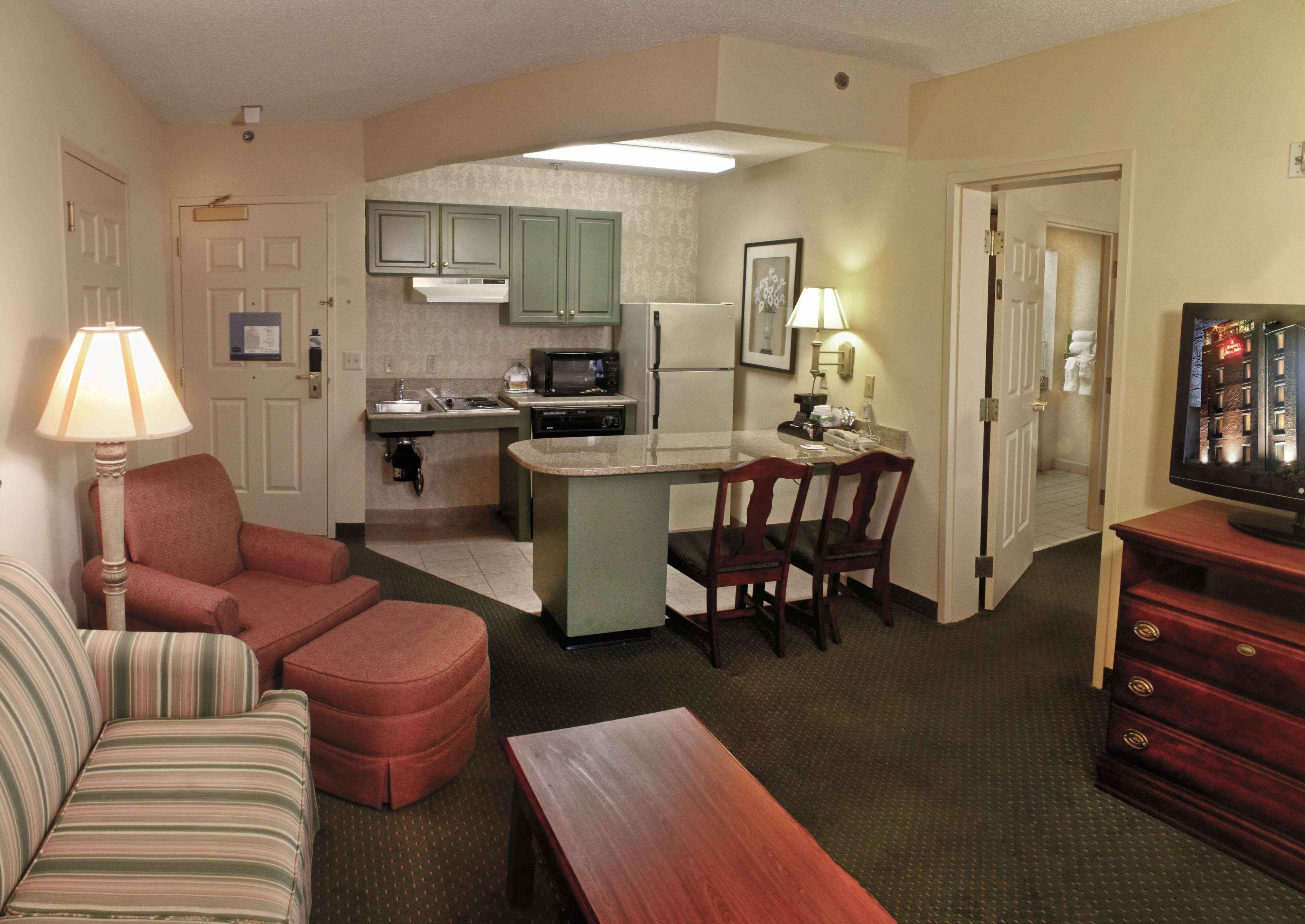 Hampton Inn & Suites Nashville-Green Hills Exterior photo